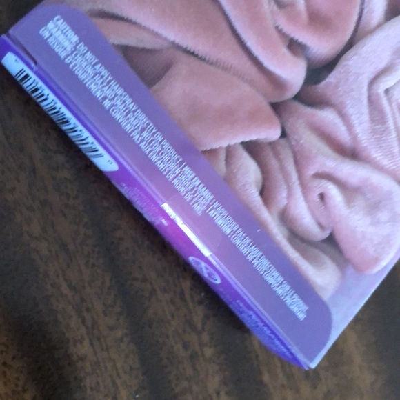 NWT Scrunchie Set of  2 Pink -1-velvet and 1-tulle hair accessories - Picture 10 of 16